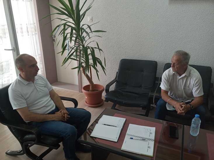 Градоначалникот Пекевски оствари средба со фудбалската легенда Никица Клинчарски