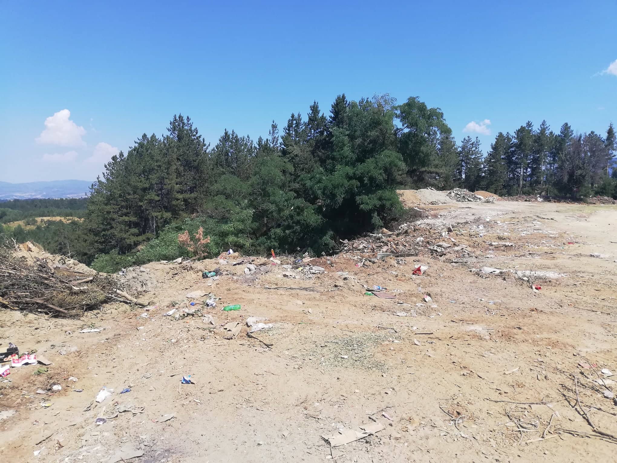 Исчистена депонијата за градежен отпад во Берово