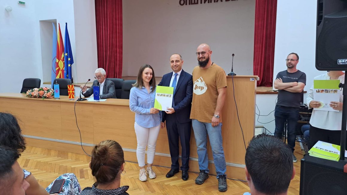 Општина Берово додели благодарници на поединци и групи за посебен придонес во пооделни области