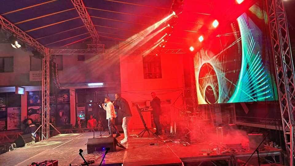 Со настап на локалната група Акапулко бенд,  ја заокружуваме првата фестивалска вечер од ЕТНО Плоштад фестивал 2022 година