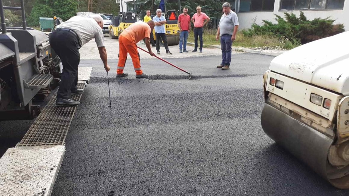 Започна асфалтирањето на улица ,,3” во туристичка населба Беровско Езеро