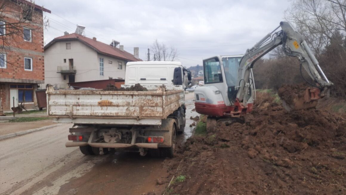 Започнува изградбата на отворен канал за атмосферска вода, покрај ул.,,Вељко Влаховиќ” во Берово