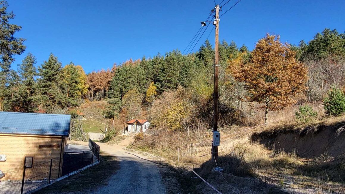 Туристичката населба Беровско Езеро доби нов крак  улично осветлување