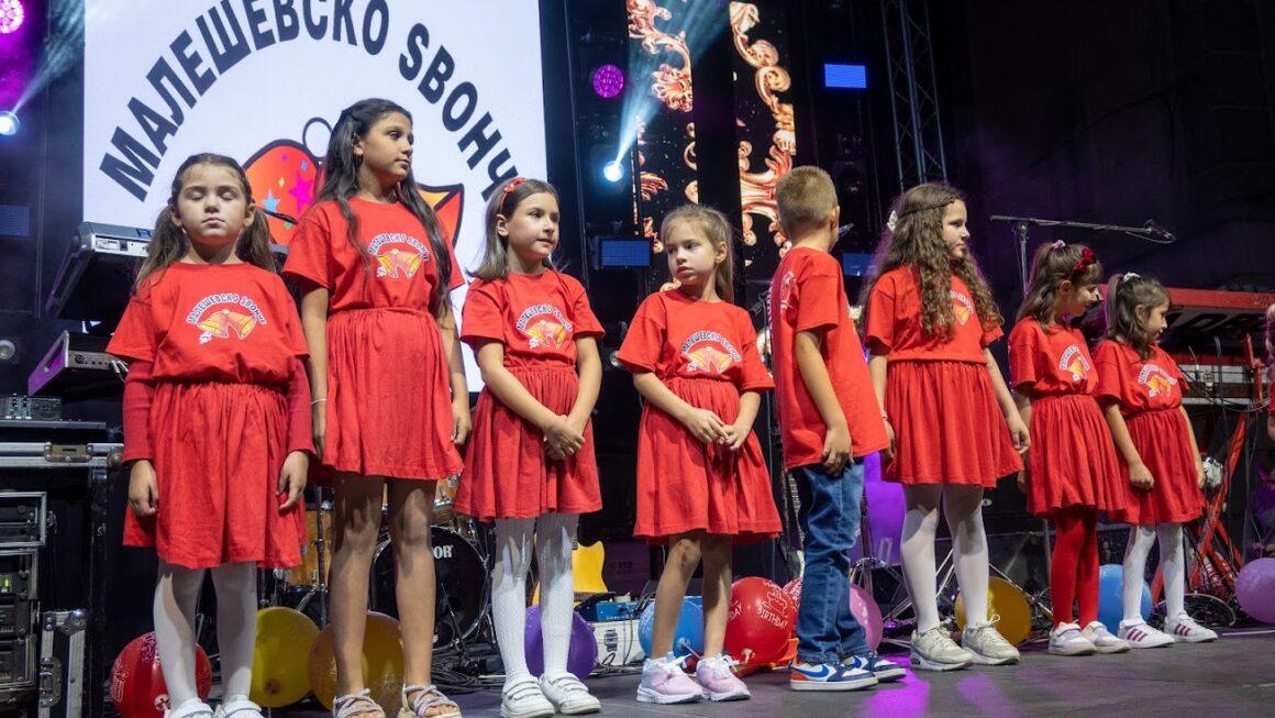 Втора фестивалска вечер во Берово со „Малешевско ѕвонче“, Андријана Петеушовска и „Амадеус Бенд“