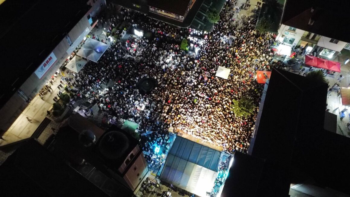 Спектакуларно затворање на ЕТНО ПЛОШТАД ФЕСТИВАЛОТ во Берово