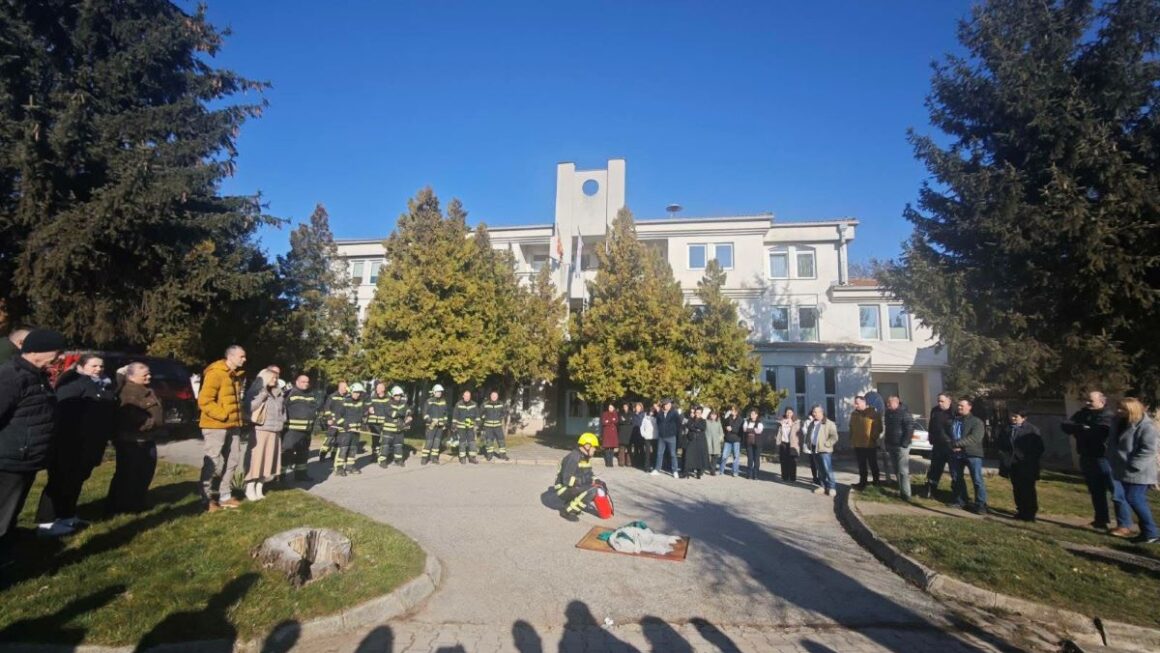 Показна вежба на ТППЕ Берово -Подготвеност, превенција и безбедна евакуација при пожар