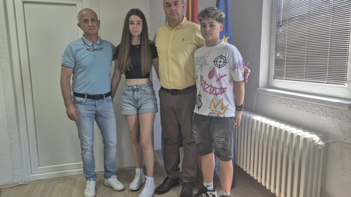 Градоначалникот Петар Ружински, им посака успех на пингпонгарите од ППК „Зегин“ Берово, пред настапот на Балканското првенство