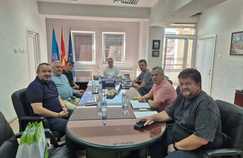 Градоначалникот Петар Ружински, оствари работна средба со економски и финансиски експерти
